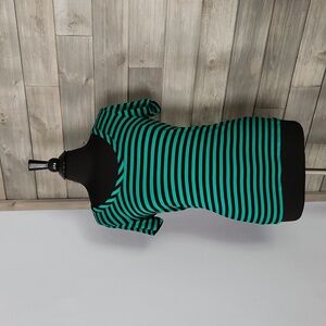 Green & Black Striped Scoop Neck Tee - Women's Medium from Cable & Gauge